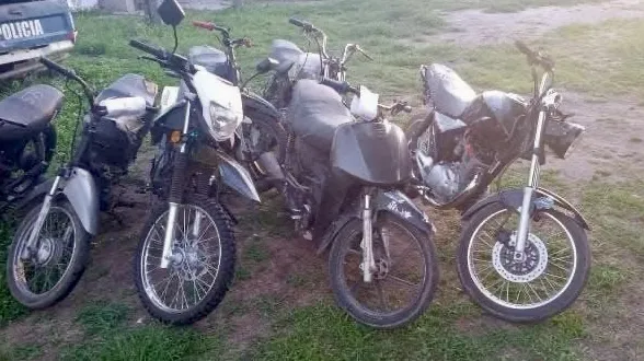 Motos