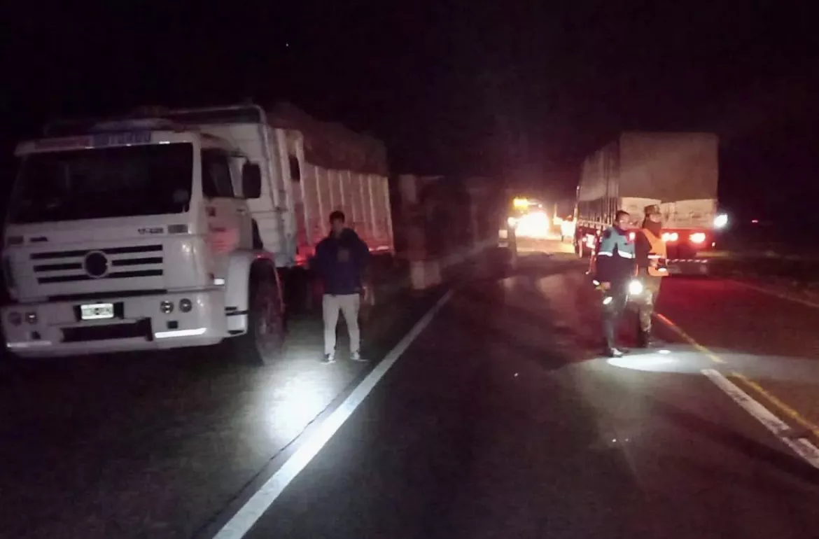 Despiste y vuelco en el kilómetro 325 de la ruta 3