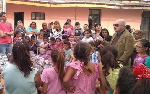 entrega de golosinas