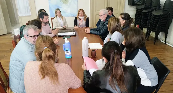 Reunión por depósito de materiales en la Colorada