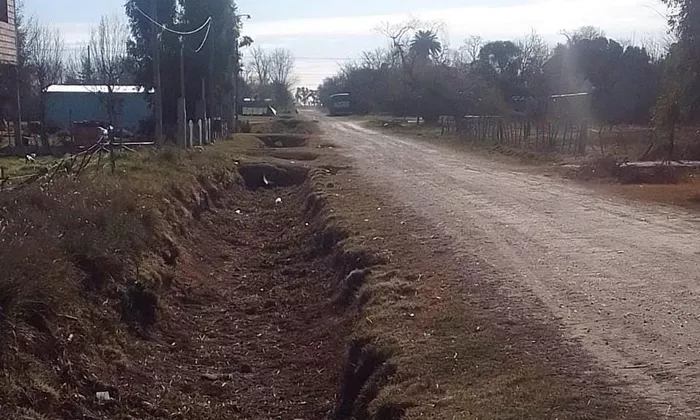 Limpieza de desagües en Cacharí
