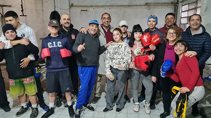 Entrega materiales deportivos