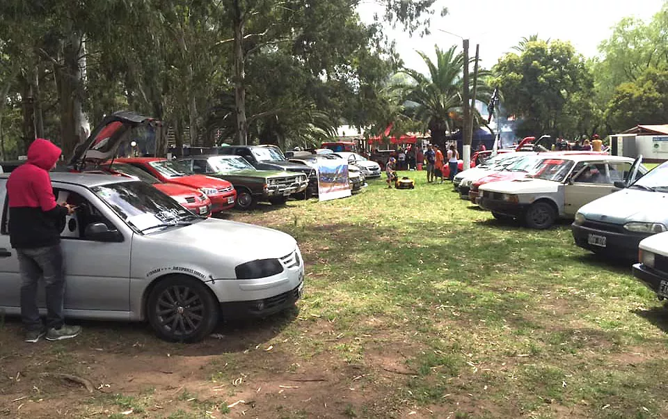 Encuentro de autos multimarca