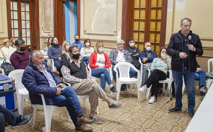 Charla Que es Un Concejal en Sede Podemos