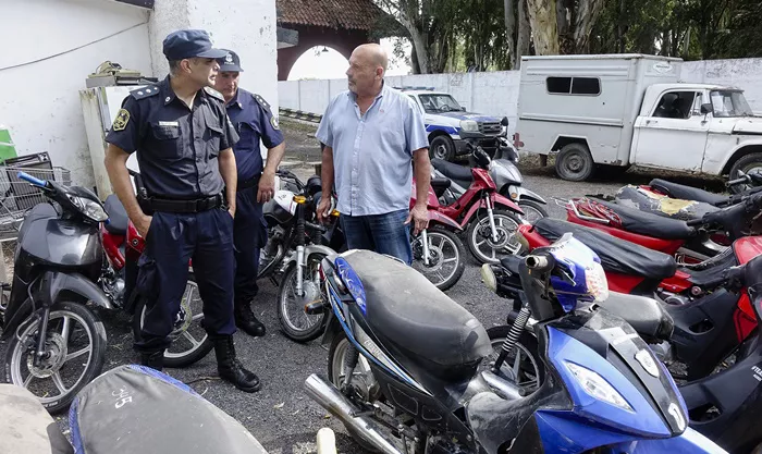 Motos