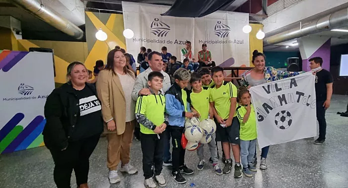 Entrega material deportivo