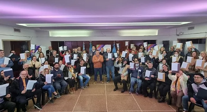Entrega decretos instituciones