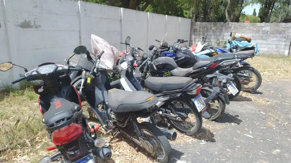Motos