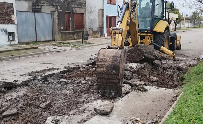 Bacheo en calle Lamadrid