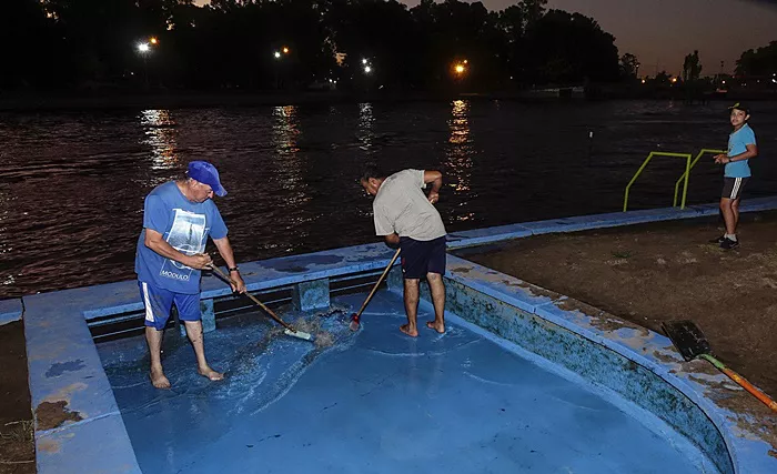 Limpieza del piletón del Balneario