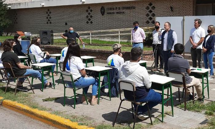 Volvamos a la Escuela
