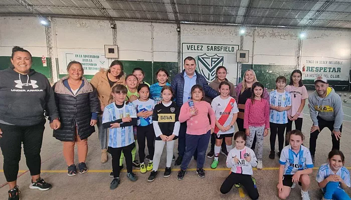Escuela Municipal de Futbol de Azul