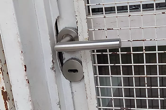 Robo, daño tentativa de robo y amenazas