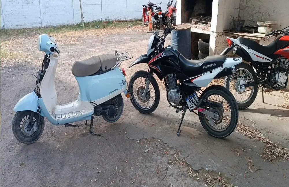Motos
