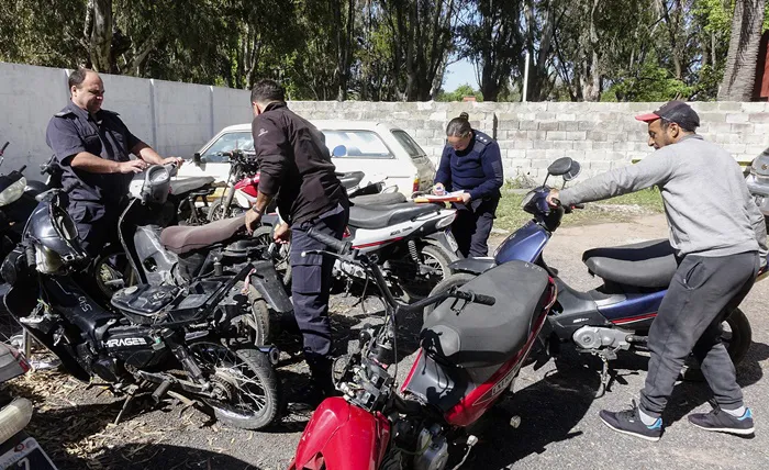 Motos