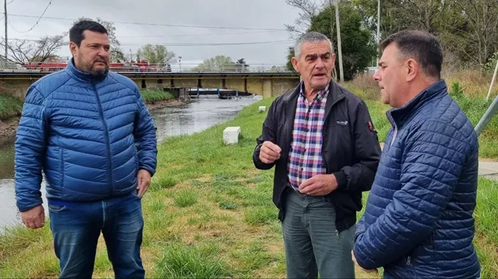 _ Trabajos de dragado del arroyo
