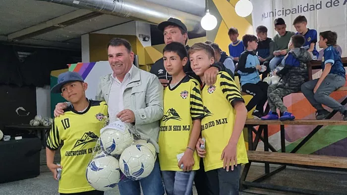 Entrega de material deportivo
