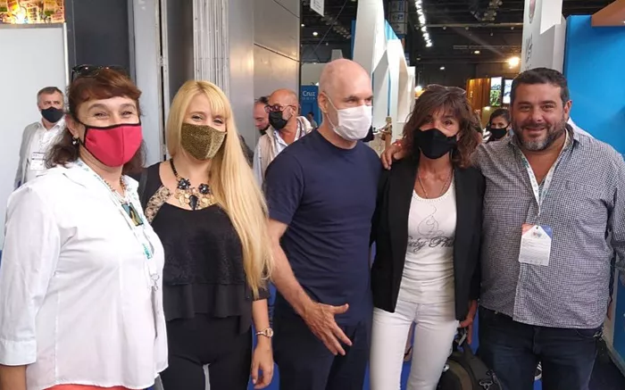 Azul en la FIT