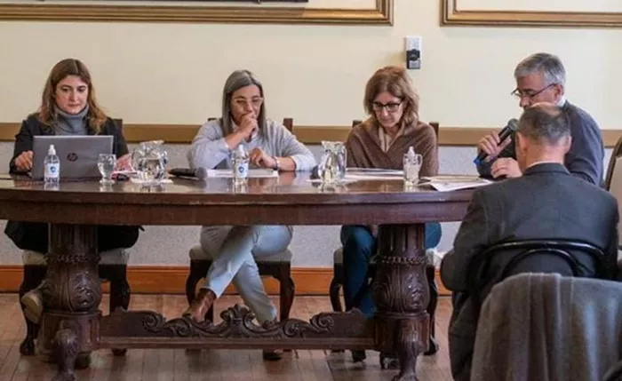 Exposición del equipo económico