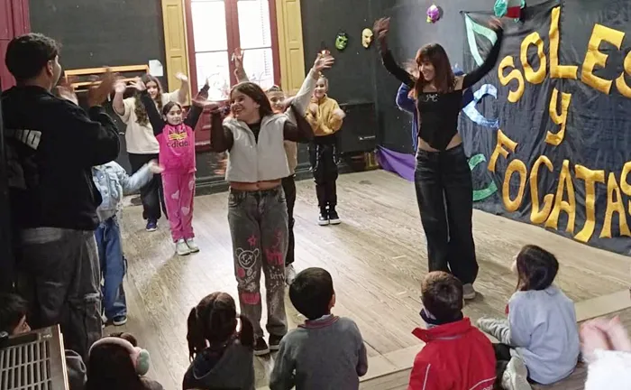 Muestra Soles y Fogatas