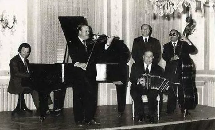 El Tango en Azul