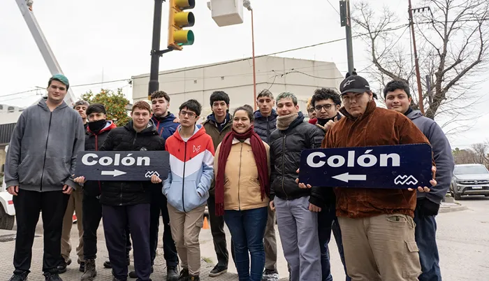 Nuevos carteles en Azul